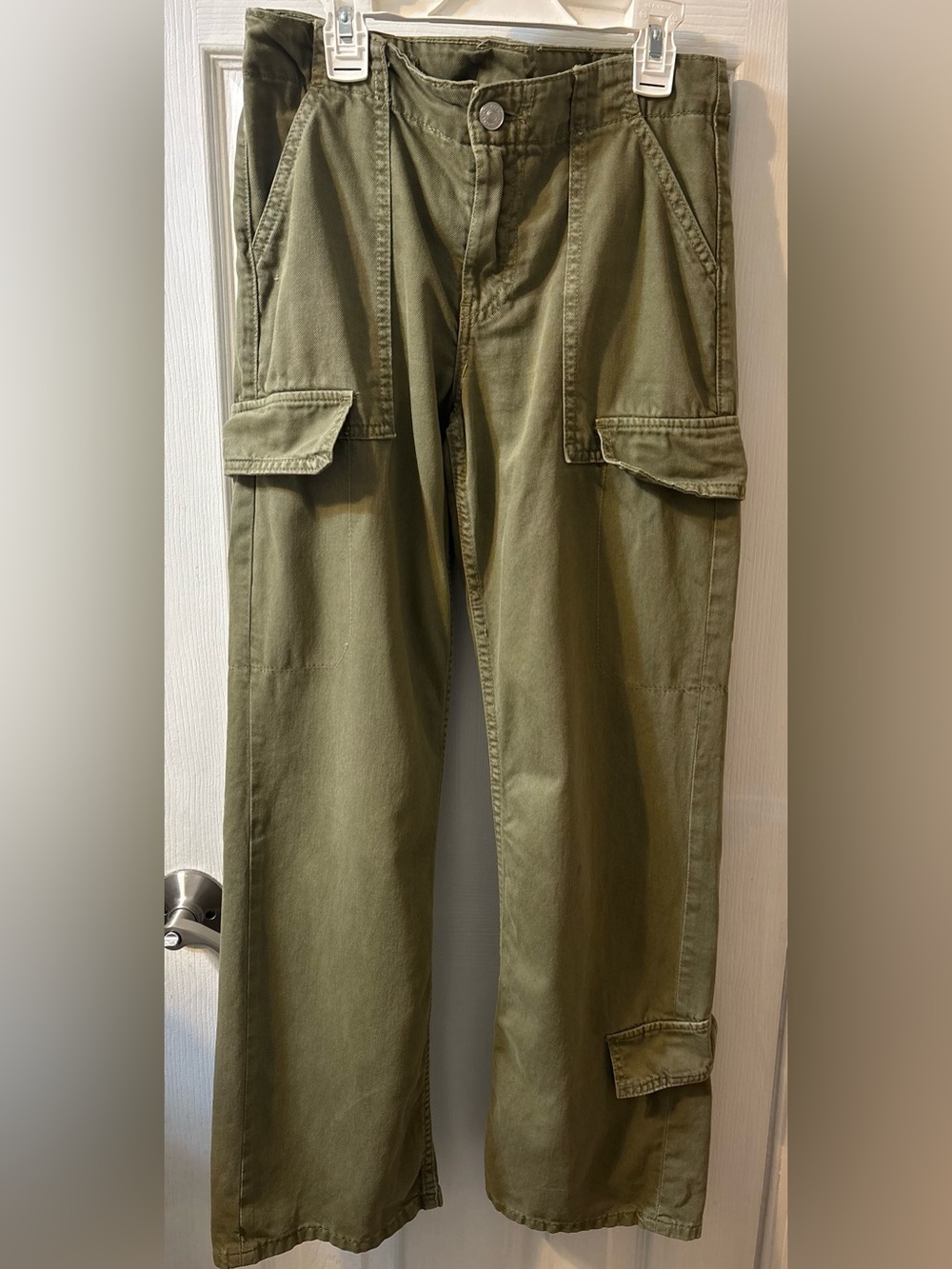 Zara Women's Straight-Leg Cargo Pants in Olive Green